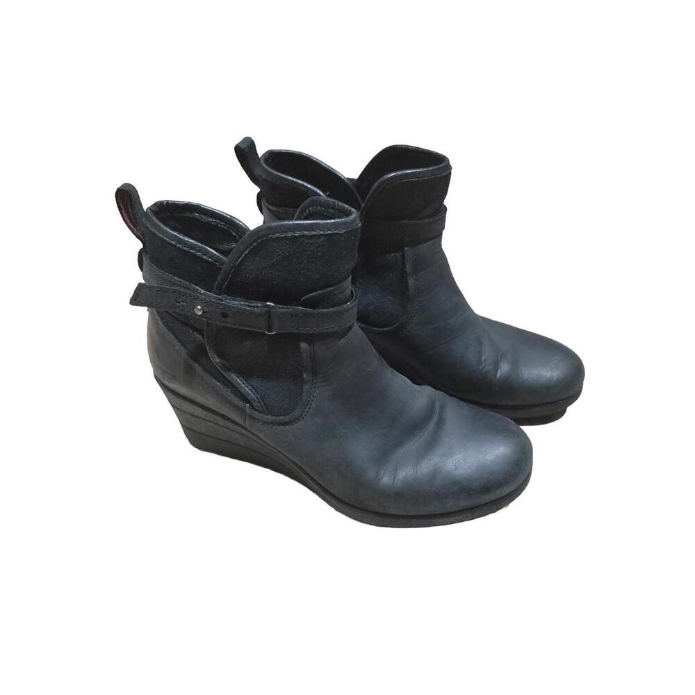 UGG Women Emalie Wedge Bootie Size 6 Waterproof Black Leather Sheepskin Comfy